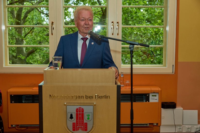 Jürgen Henze Ehernbürger NEuenhagen